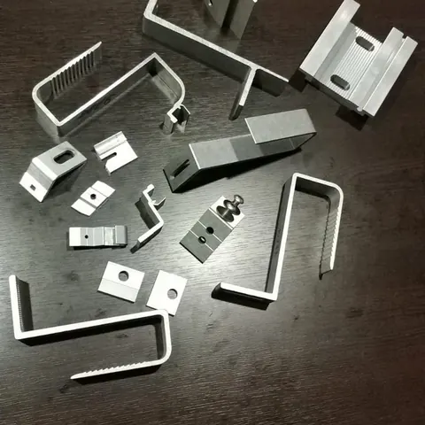 Bükülmüş ve delinmiş bağlantı braketleri